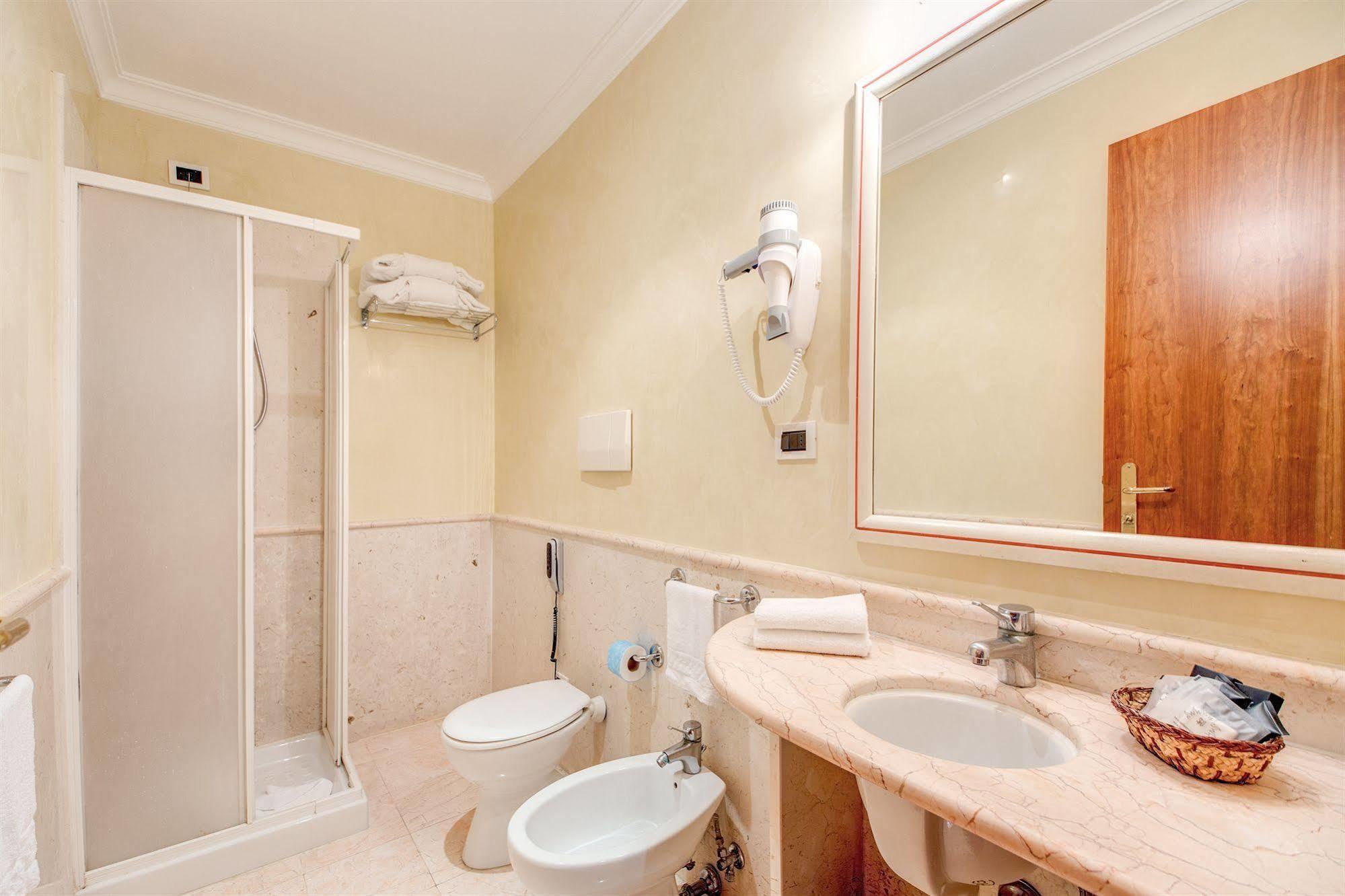 Invictus Hotel 3*