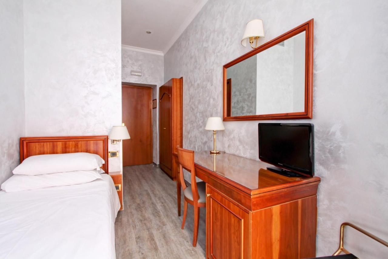 Invictus Hotel 3*